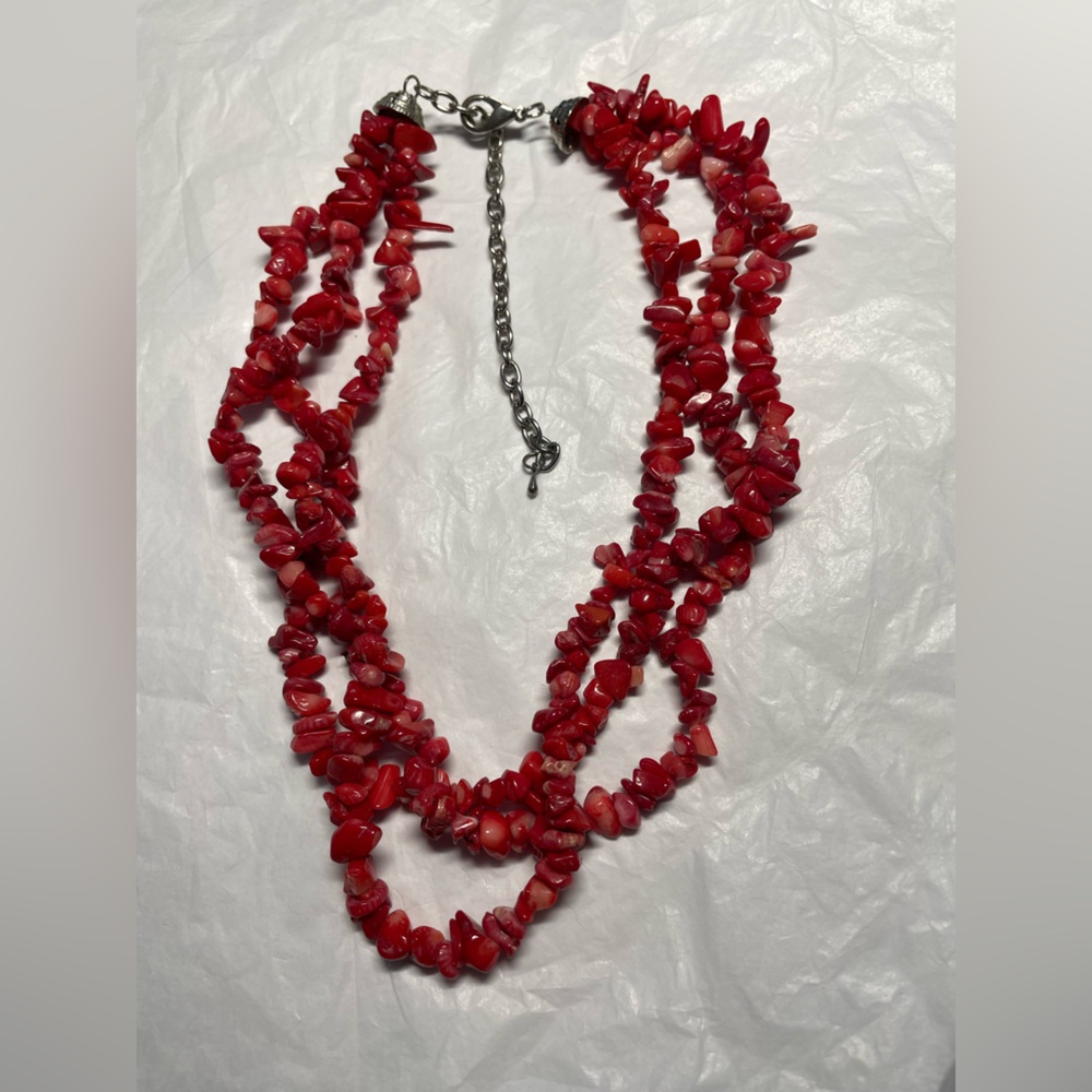 Triple strand coral chip necklace